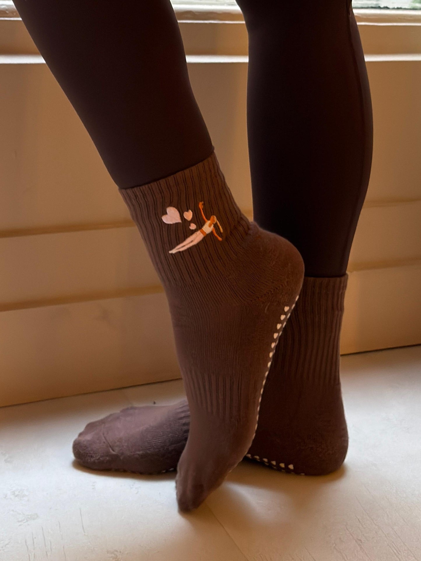 Cherie grip socks (chocolate)