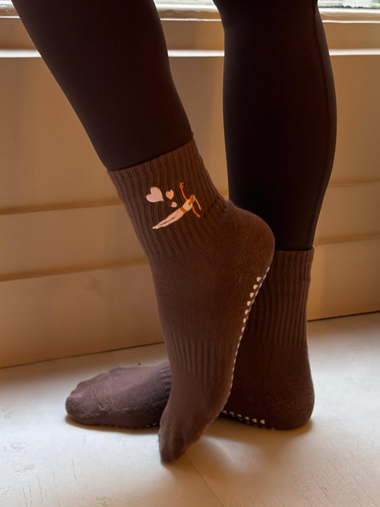 Cherie grip socks (chocolate)